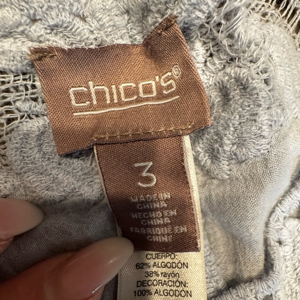 Chicos Gauze & Embroidery Top in Blue Ombre Sz: 3 - Picture 10 of 11